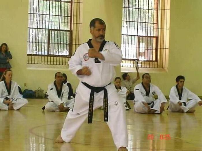 El Gran Maestro Álvaro Magaña Ochoa es instructor internacional graduado en diversos cursos Kukkiwon de Corea del Sur